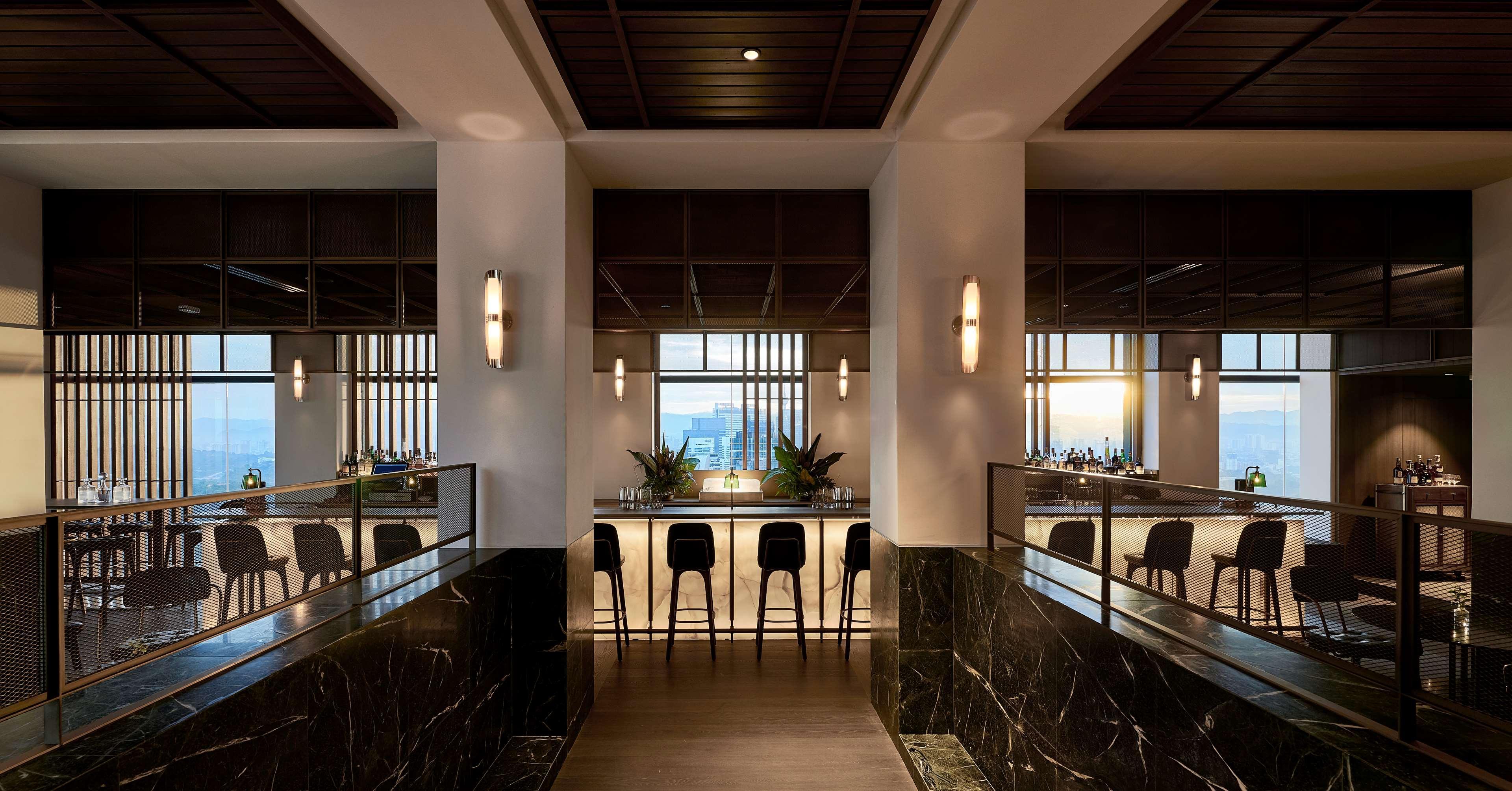 吉隆坡阿里拉孟沙酒店 外观 照片 The bar at the 19th floor