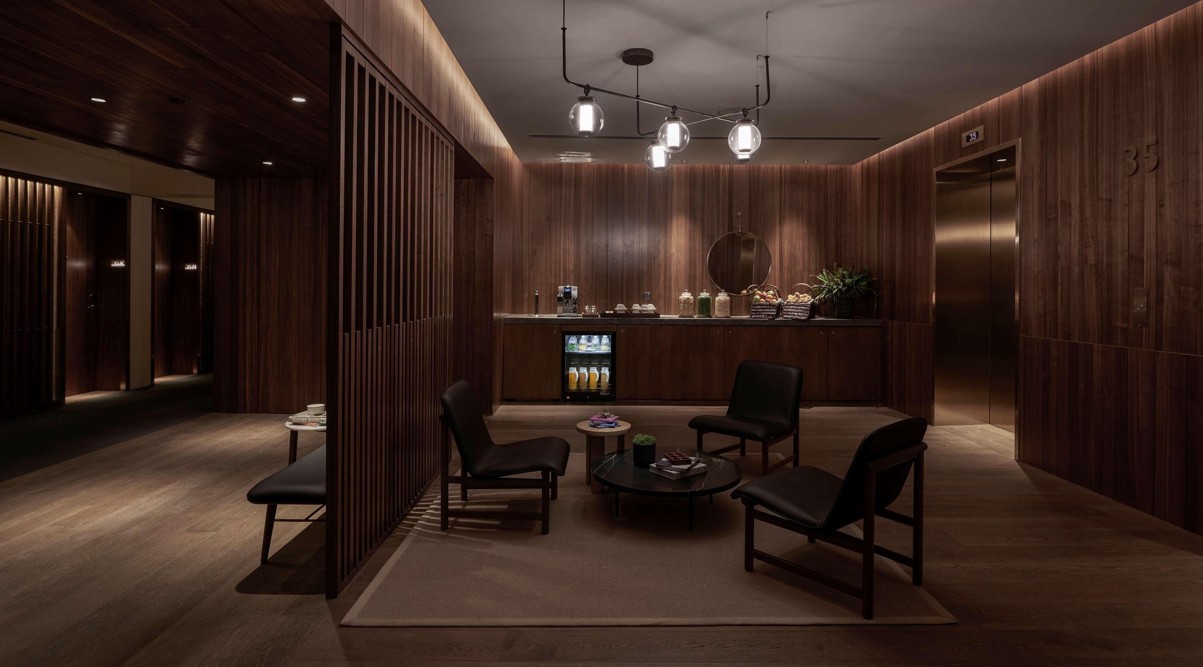 吉隆坡阿里拉孟沙酒店 外观 照片 The private lounge at London Heathrow Airport