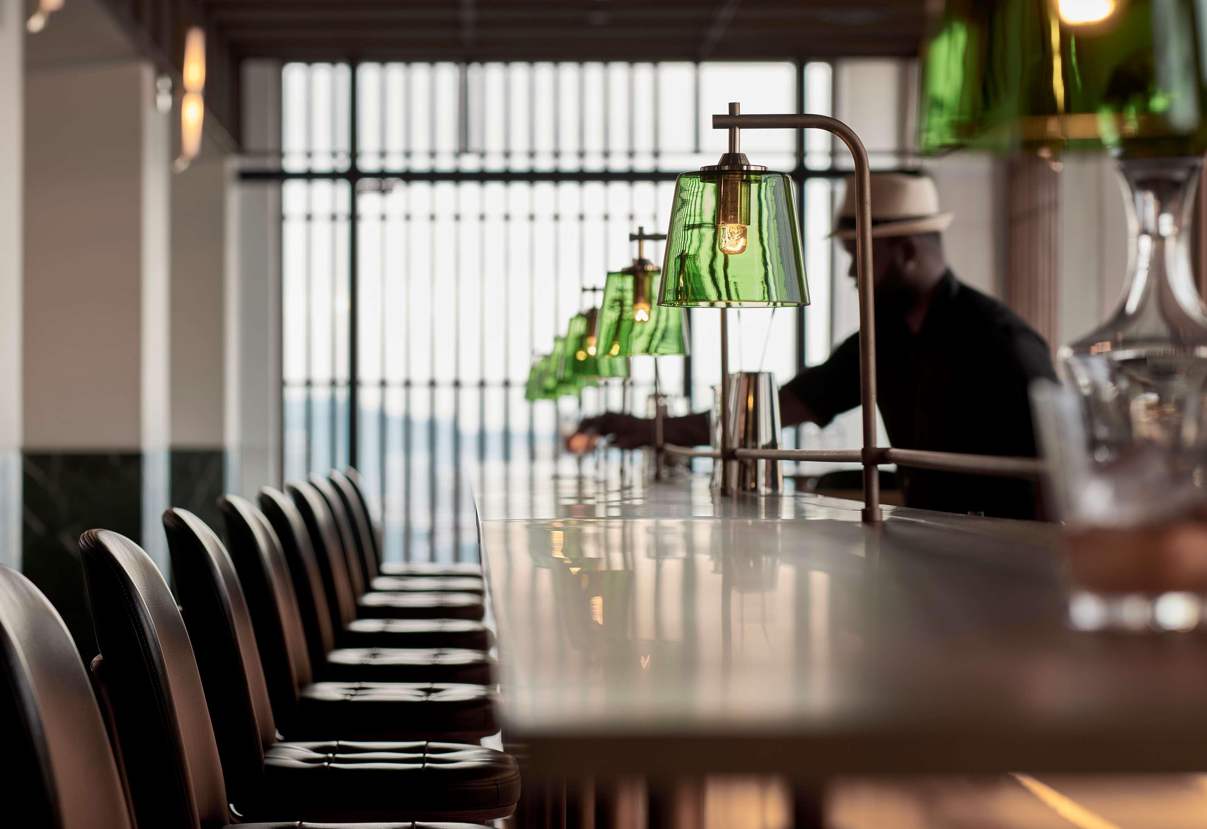 吉隆坡阿里拉孟沙酒店 外观 照片 The bar at the restaurant