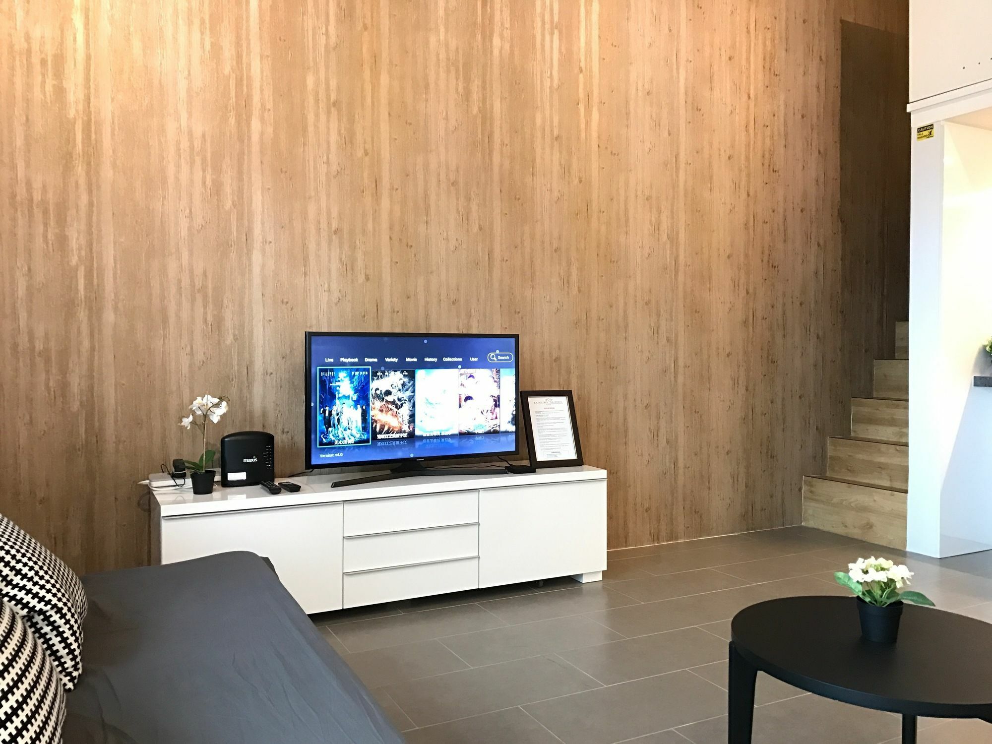 吉隆坡阿里拉孟沙酒店 外观 照片 A living room with a television