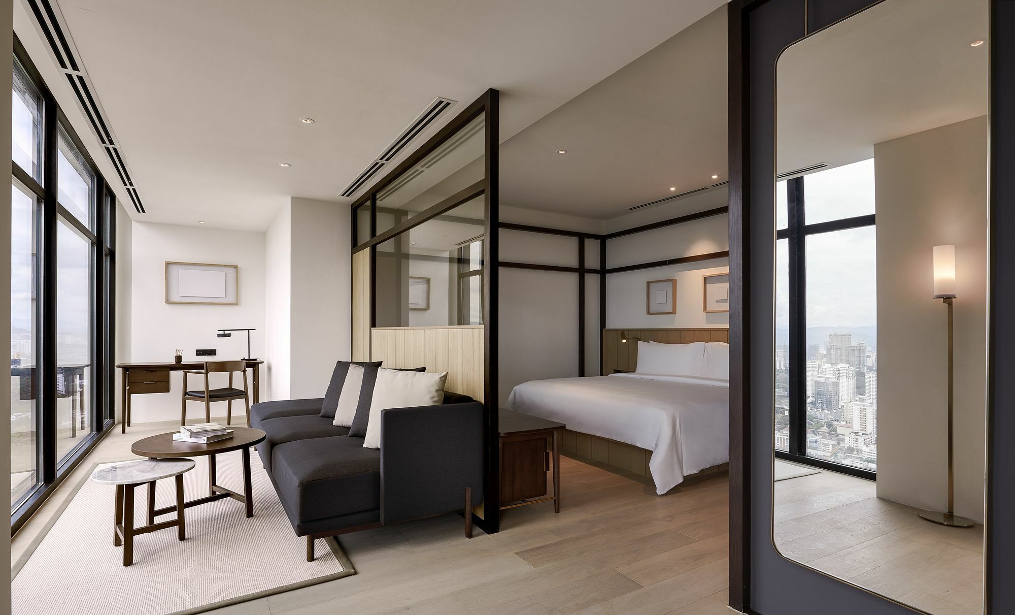 吉隆坡阿里拉孟沙酒店 外观 照片 A suite at the Ritz-Carlton, Tokyo